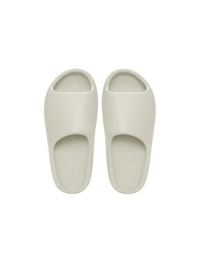 Yeezy Cream/Black Slide Sandal